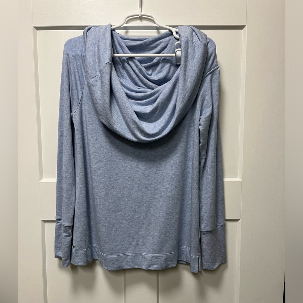 EUC Women’s Lily pulitzer sweater. Size Large. blue